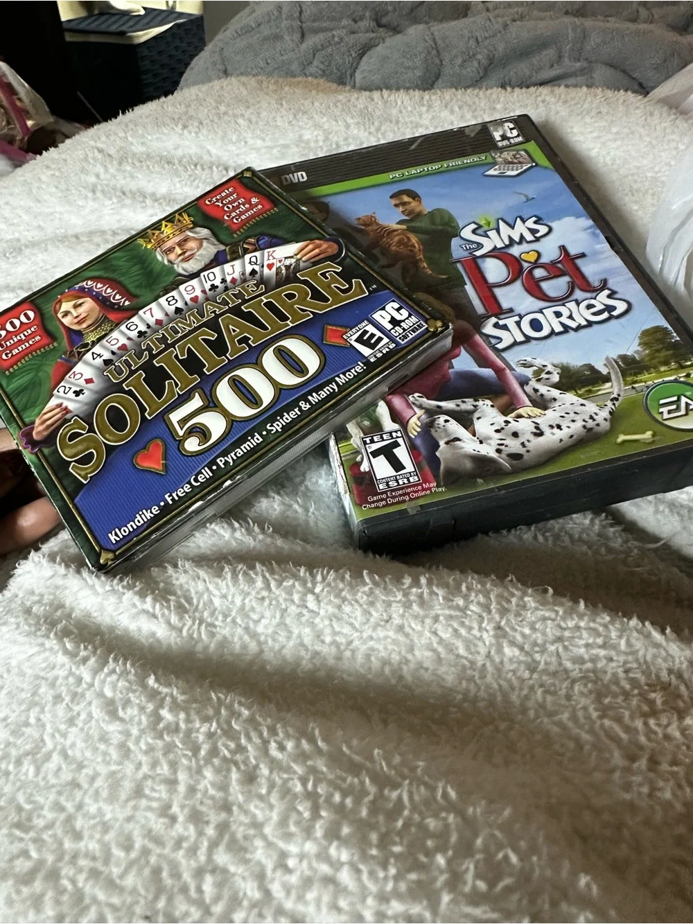 (2packs)Ultimate Solitaire 500 PC Game -& SIMS Pet Stories-used